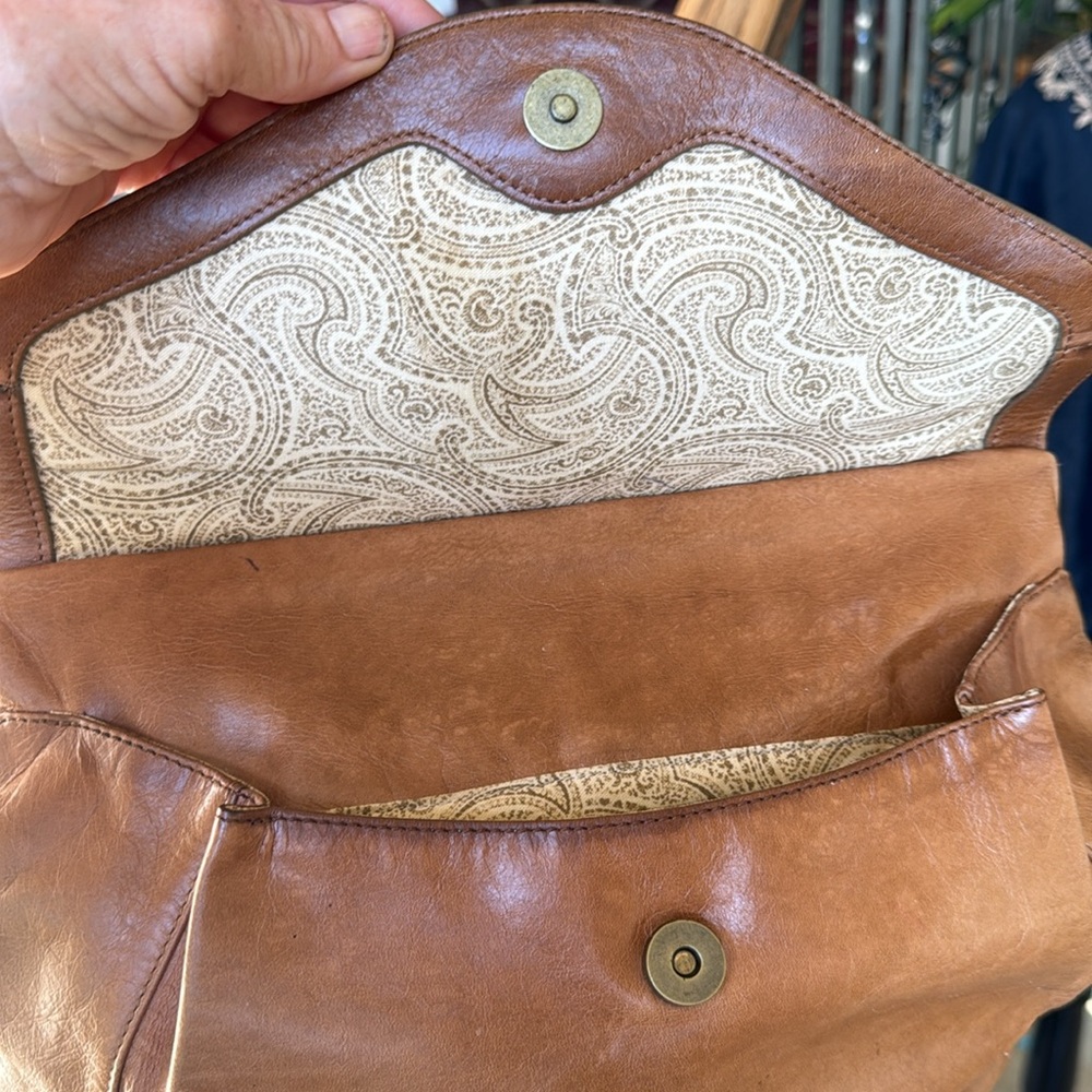 HOBO vintage international leather kiss, lock bag preowned very good condition - Picture 13 of 15